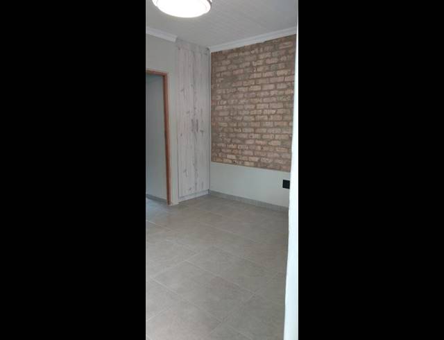 1 BEDROOM PROPERTY TO RENT IN BOKSBURG WEST